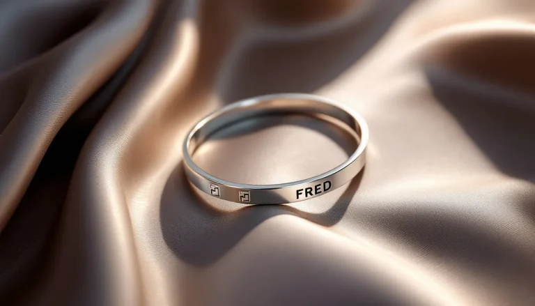 Bracelet en soie élégante de la marque Fred, orné de détails raffinés.